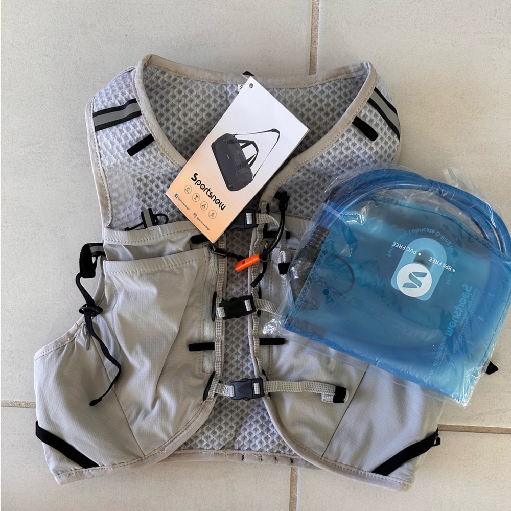 Sportsnew Hydration Vest Backpack w/ Water Bladder/Hydration Pack Reflective S/M